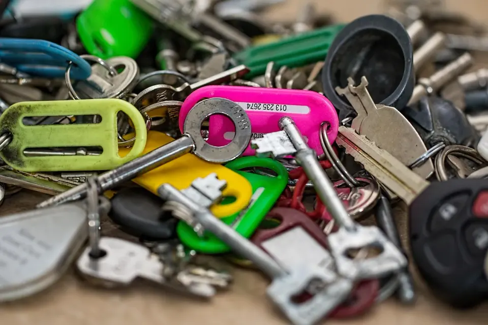 House keys and an open padlock on a table